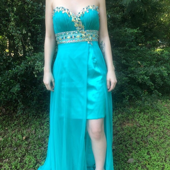Beautiful Detailed Prom/Formal Dress! - Picture 1 of 6